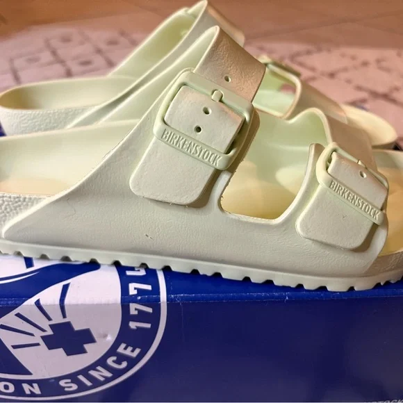 NIB Birkenstock Arizona Eva in Faded Lime Size 43 - Picture 3 of 6